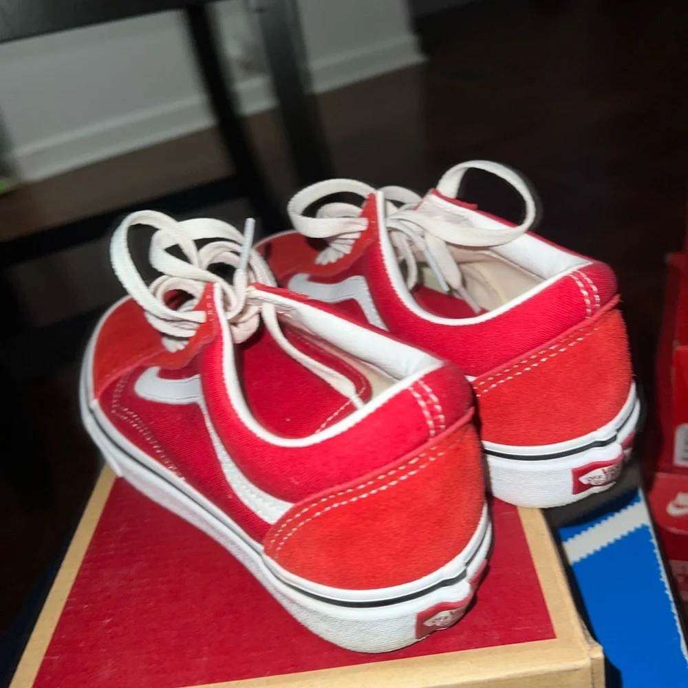 Conditions- Used but conditions are good
Size- 8
SHOES WILL BE CLEANED!! - Picture 3 of 4
